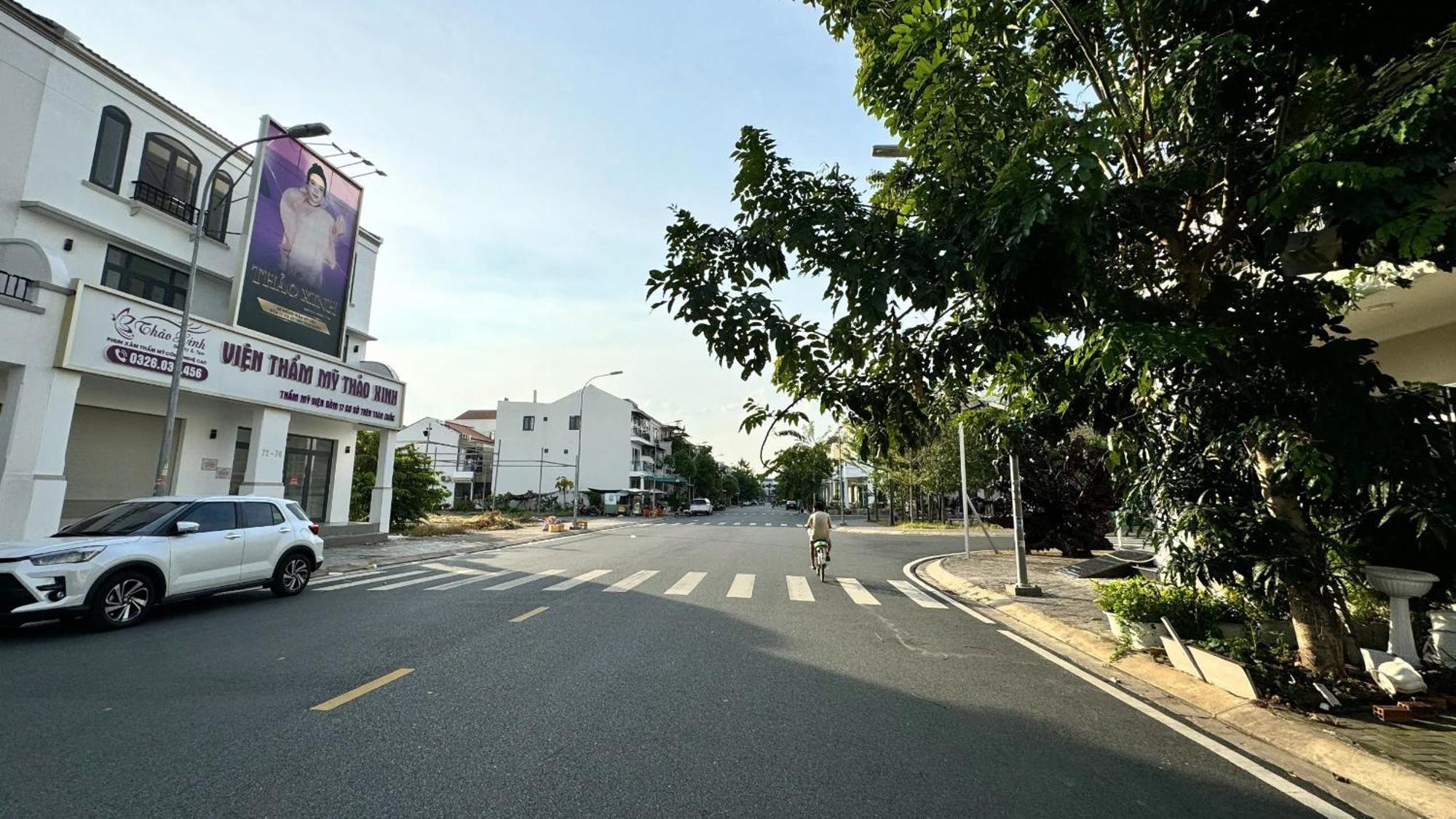 La Homestay Long Xuyen Exterior photo