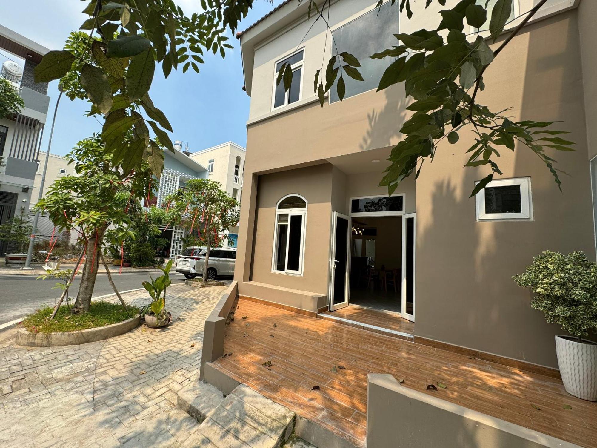 La Homestay Long Xuyen Exterior photo
